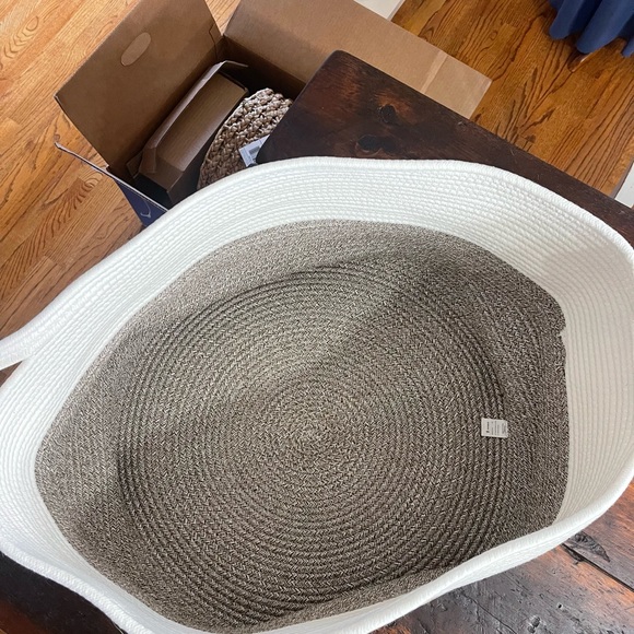 Large collapsable basket! - Picture 3 of 3